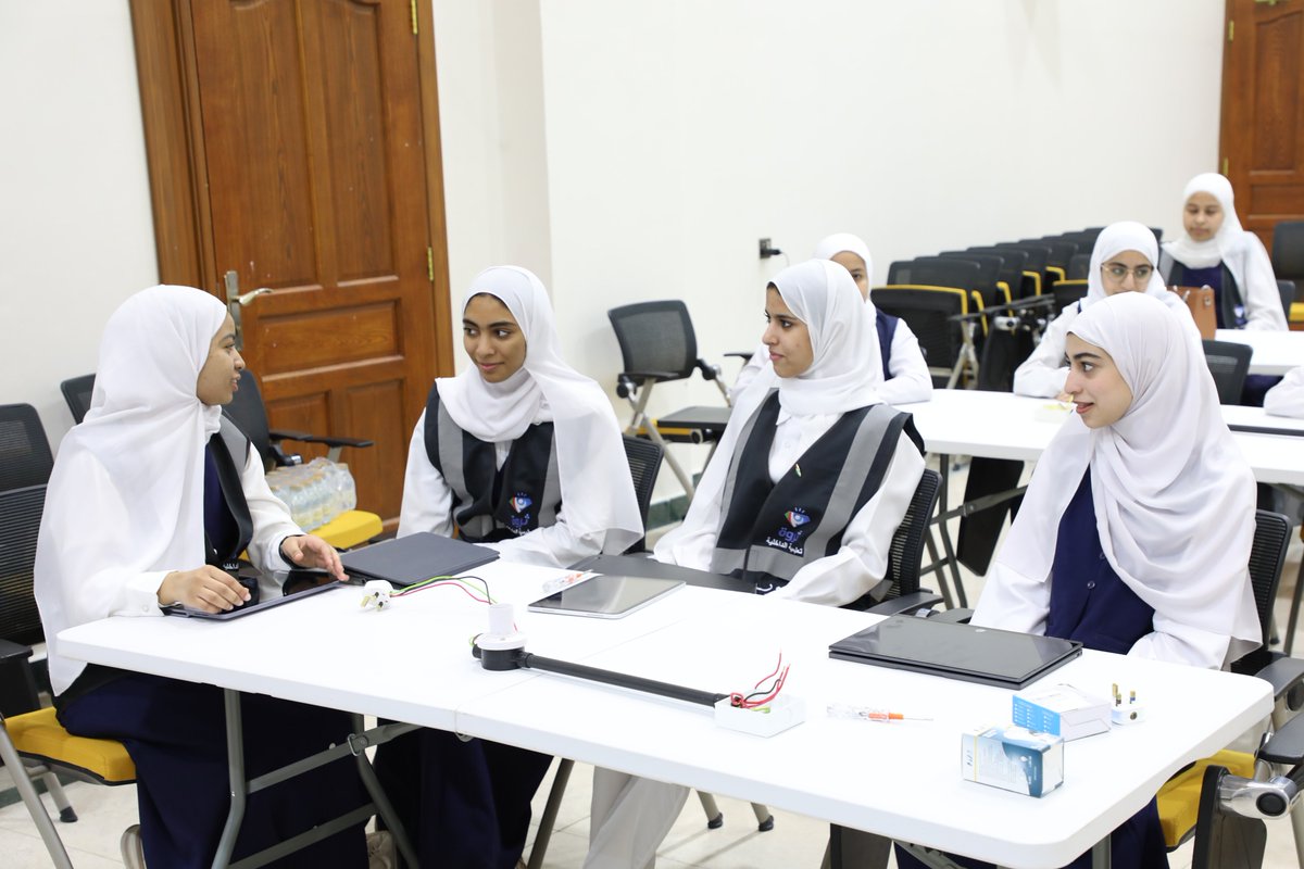 EduGovDkh's tweet photo. ويُنفَّذ البرنامج خلال الفترة من ٣ إلى ٥ فبراير ٢٠٢٦م، مستهدفًا (١١٦) طالبًا وطالبة من الطلبة الموهوبين من نتاج البرنامج الوطني للكشف والتعرّف على الطلبة الموهوبين بسلطنة عُمان، إضافة إلى برامج «ثروة» بمستوياتها المختلفة وبرنامج الموهوبين العرب. https://t.co/aDNRtoFeet