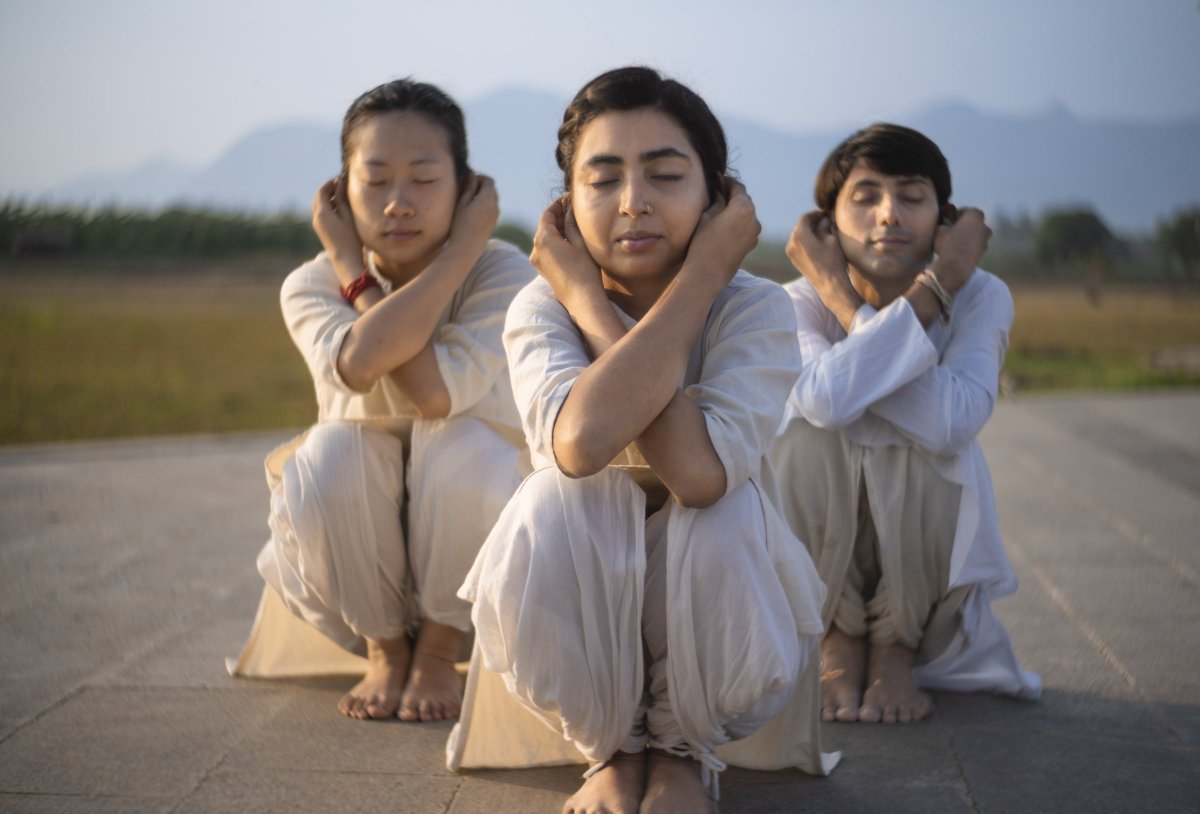 SUPERBRAIN YOGA (THOPPUKARANAM) 🧠

In Indian schools, pulling your ears and doing squats was a punishment. It was actually a lost yogic bio-hack called Thoppukaranam. 

The earlobes contain acupressure points that stimulate the Left and Right Hemispheres of the brain and the