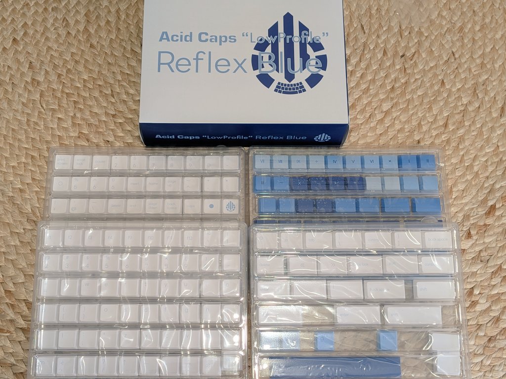 puriko69x's tweet photo. 届きました!ありがとうございます!
Acid Caps "LowProfile"
なんって美しさ、、これはもう、堂々と自慢したい
たくさん入ってるし、、間違えたのかな?笑
そして、このキーキャップに相応しいキーボードを私は一つもっている。楽しみ。
#AcidCaps
#ReflexBlue https://t.co/C8qPQi5qST