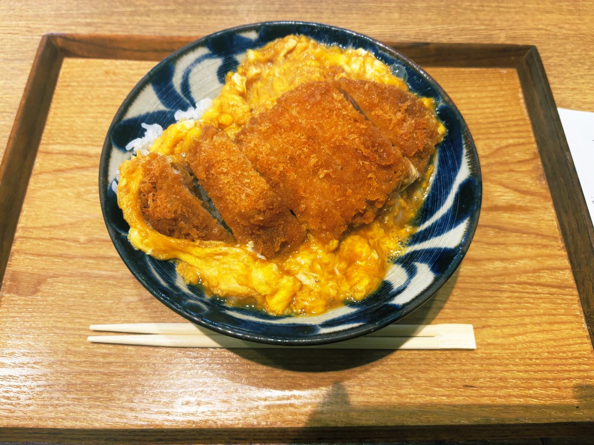 ama_poco's tweet photo. 540円は安すぎ👏
注文から提供まで2分くらい👏
しかも、うまい👏

#食事処たまや https://t.co/7HXJO1plw4