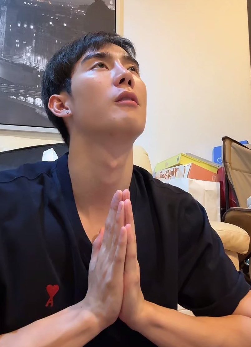 เฟบก่อนรี เมนชั่นอะไรก็ได้แล้วจะโชคดี เพี้ยง!!!

#MelodyOfSecretsEP9