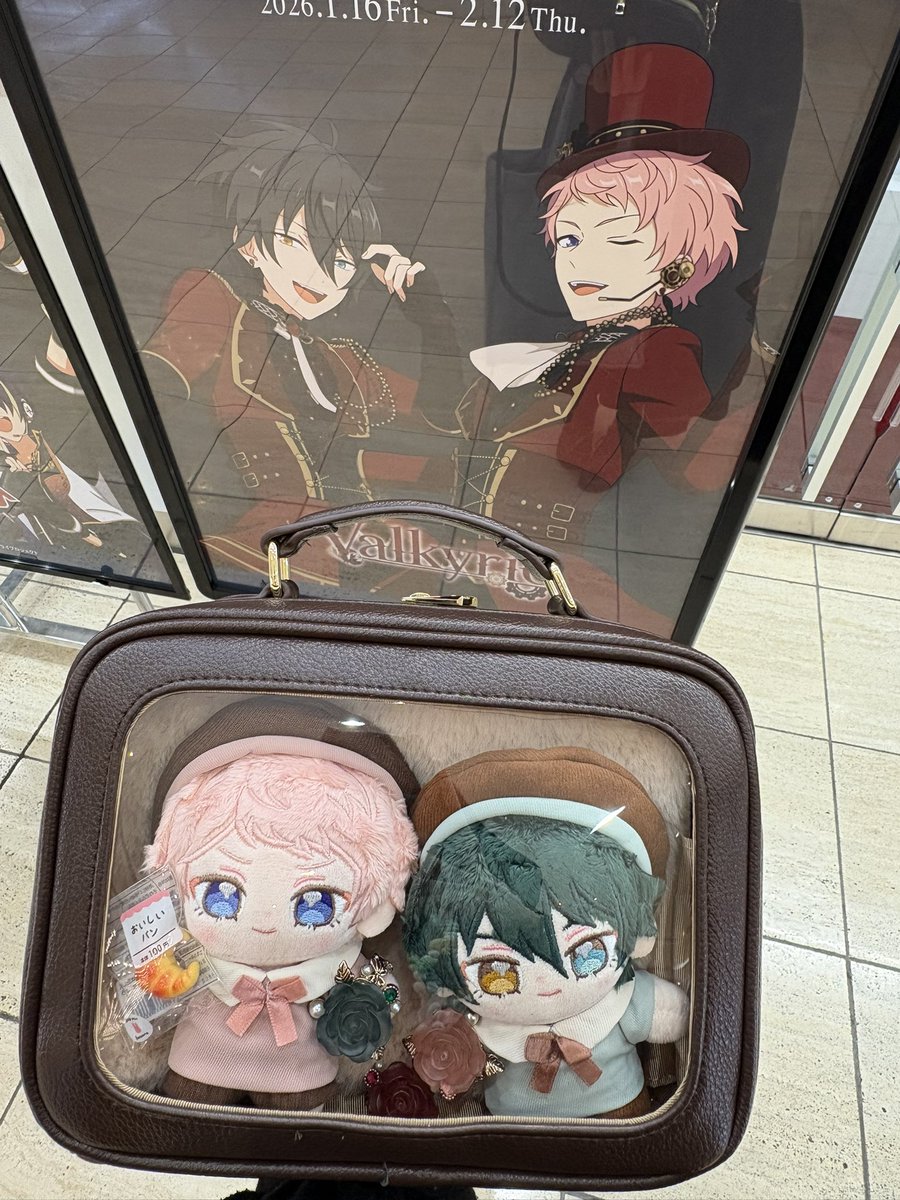 またちょっと早めにきて写真撮ってきた
昨日届いたバッグ早速使ってみた
かわいい
クロワッサン持たせてからずっとドヤってる