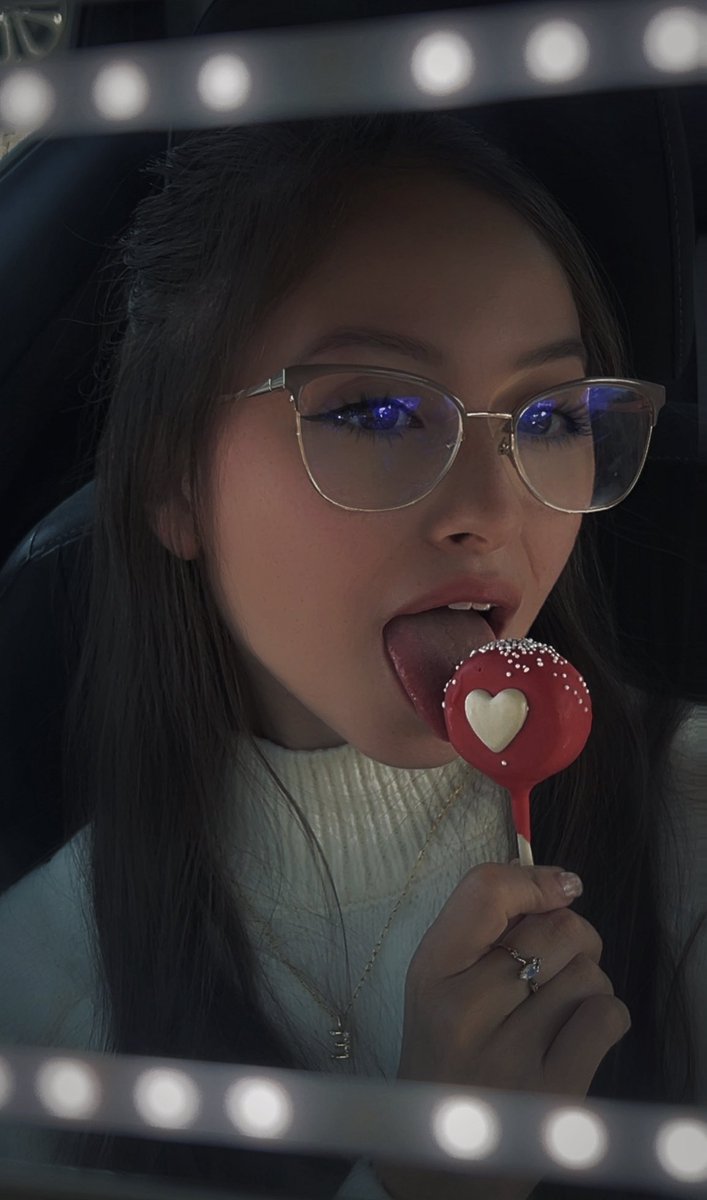 PrincessAnastasia tweet media