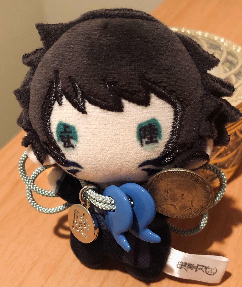 あ！誰かと思えば顔よし声よし直向きな努力家で
強い爺さんの後継に選ばれて弟弟子に尊敬されてて強い鬼の推薦で強い鬼の仲間入りを果たして命を賭けた勝負に2回も勝ってananの表紙を飾ってグッズが出ればsold outでクリスマスケーキと香水の注文数が1位になったことがある大人気愛されキャラ獪岳だ！