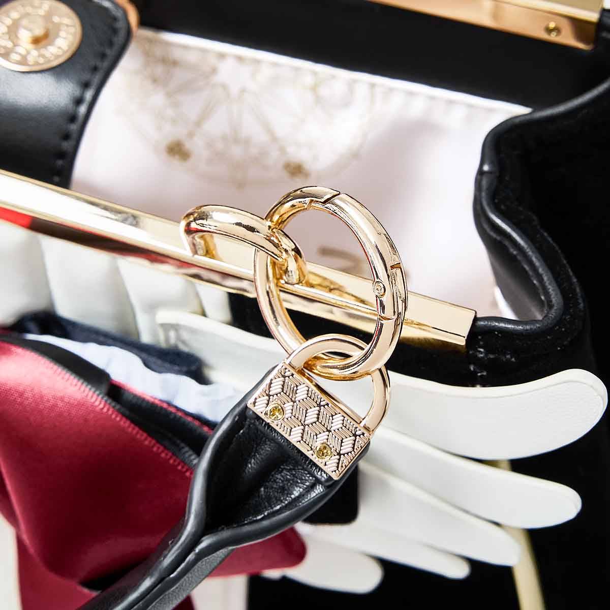 Everyday elegance, touched by magic ✨ From the Iconique series by