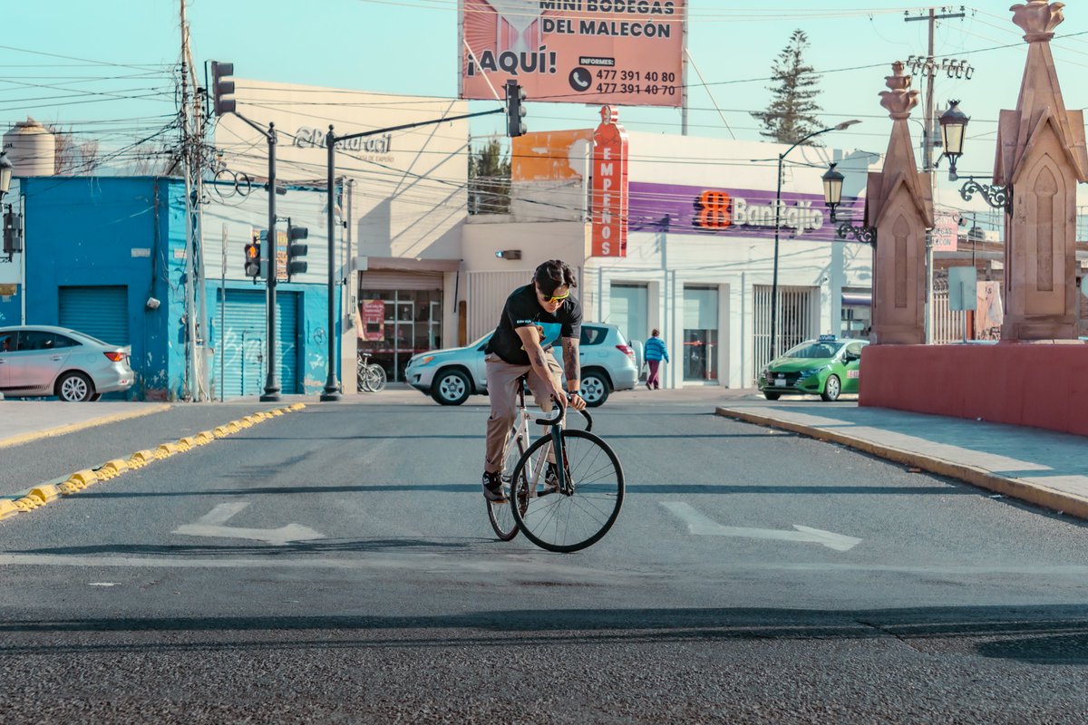 bicitografo's tweet image. Mi cámara solo captura el instante, pero tú creas la historia. 📸 El ciclista que sale a darlo todo cada mañana es quien realmente proyecta la fuerza de una comunidad sana. ¡Tú eres la inspiración! 🙌🔥 #Bicitografo #CyclingShots #ShootAndRide