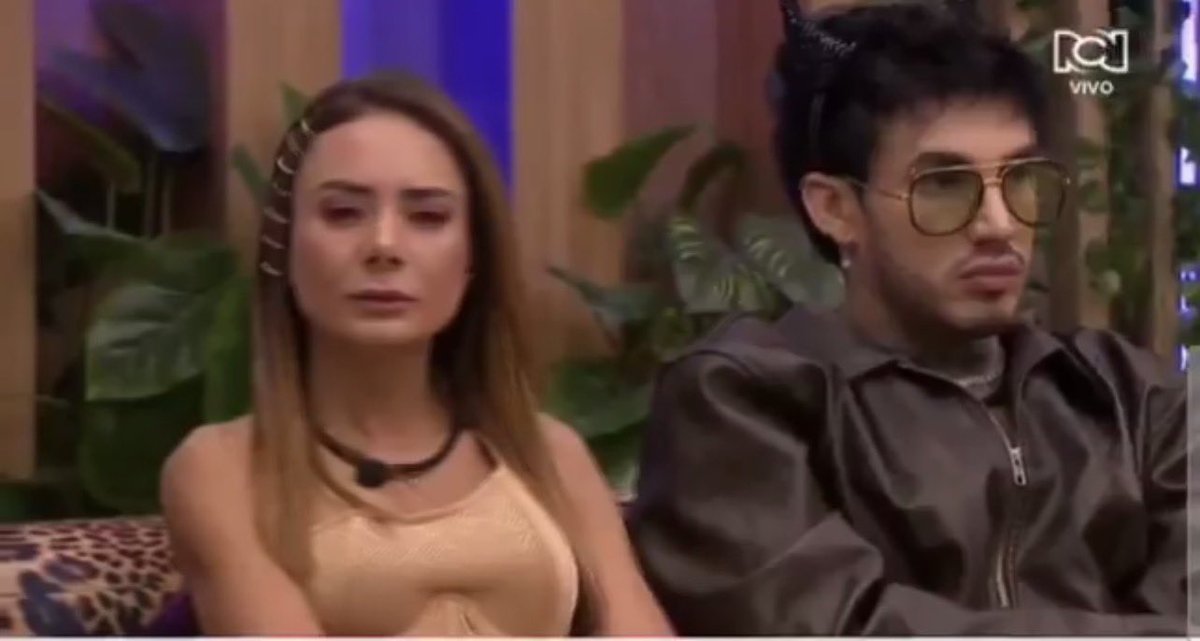 Esta señora Johana Fadul es un asco de persona.

-Bruta 
-Racista 
-Postiza 
-Justifica genocidios 

Y pues obvio esa cosa asquerosa de la casa de los famosos le libreteó su racismo también y ella como buena persona de bajas ondas cerebrales, aceptó. 

Fin.