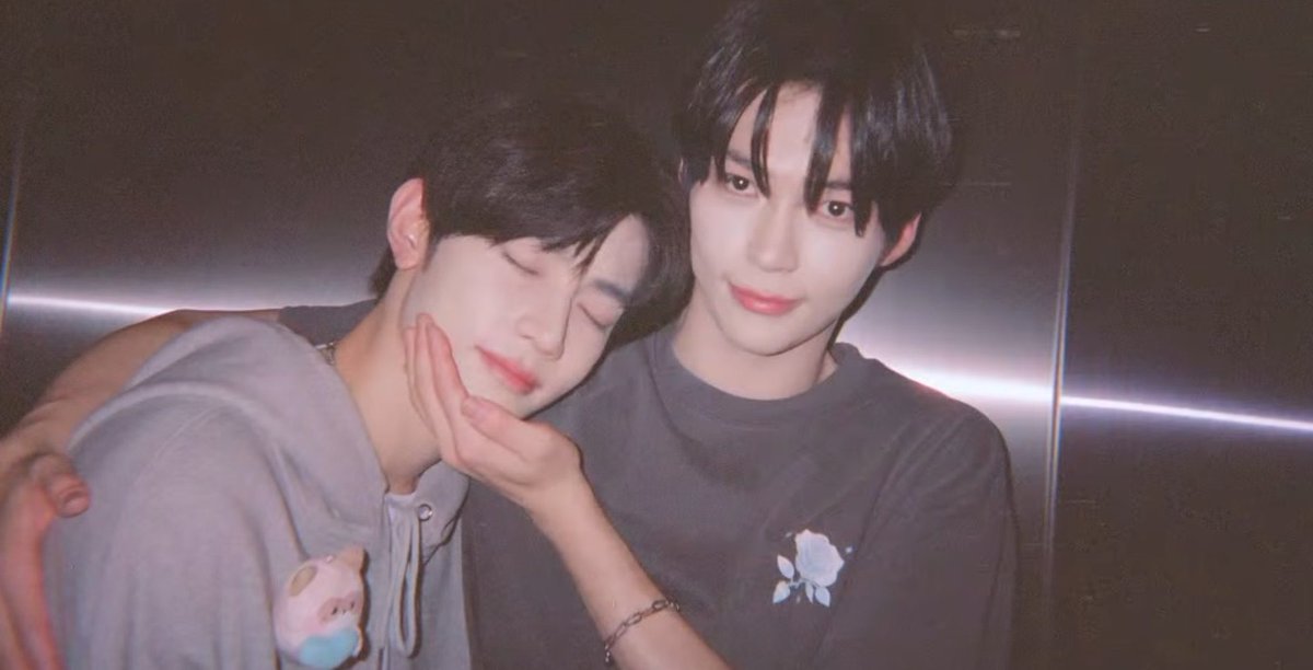colattie's tweet photo. “hanbin and i are each other's teachers in life” 🥺🥺🥺🥺🥺🥺 https://t.co/T57JzSIhZI
