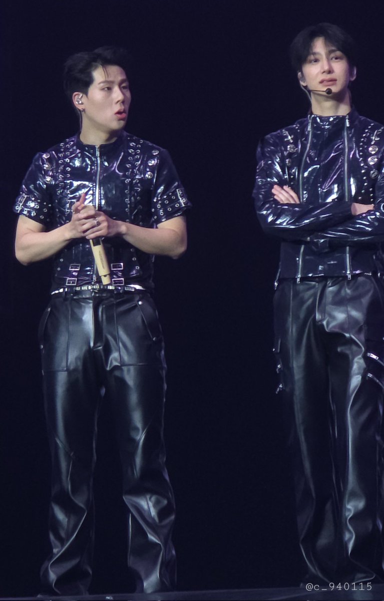 허니 표정 어쩔껀데
잡 아 무 거 ❤️‍🔥악ㄱㄱㄱㄷㄱㄷㄷㄱㄷㄷㄱㄱ