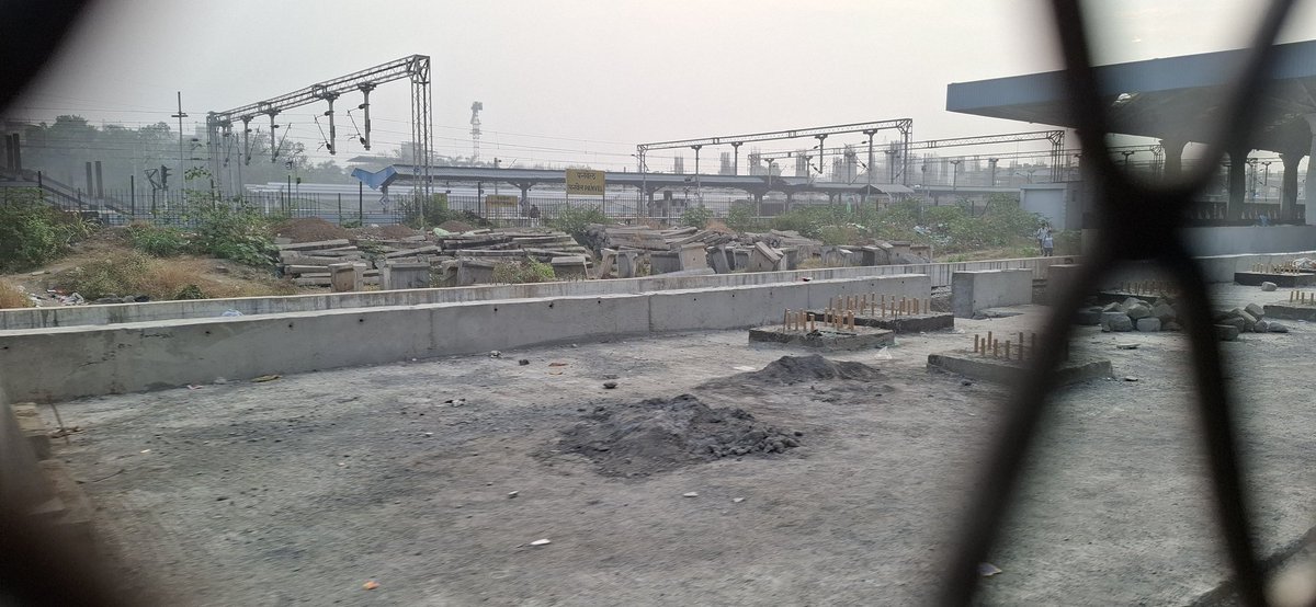jvidyasagar's tweet image. #Panvel as part of station development platform 1 and 2 length are getting increased towards Kharghar side. (pic 1)

Pic 2 and 3 - Panvel - Karjat line is seen with tracks laid. OHE to be done next. @rajtoday @Maha7Arindam @arpan355