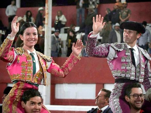 Miriam, rabo, tras indulto y El Galo dos orejas
tinyurl.com/44ps68mz