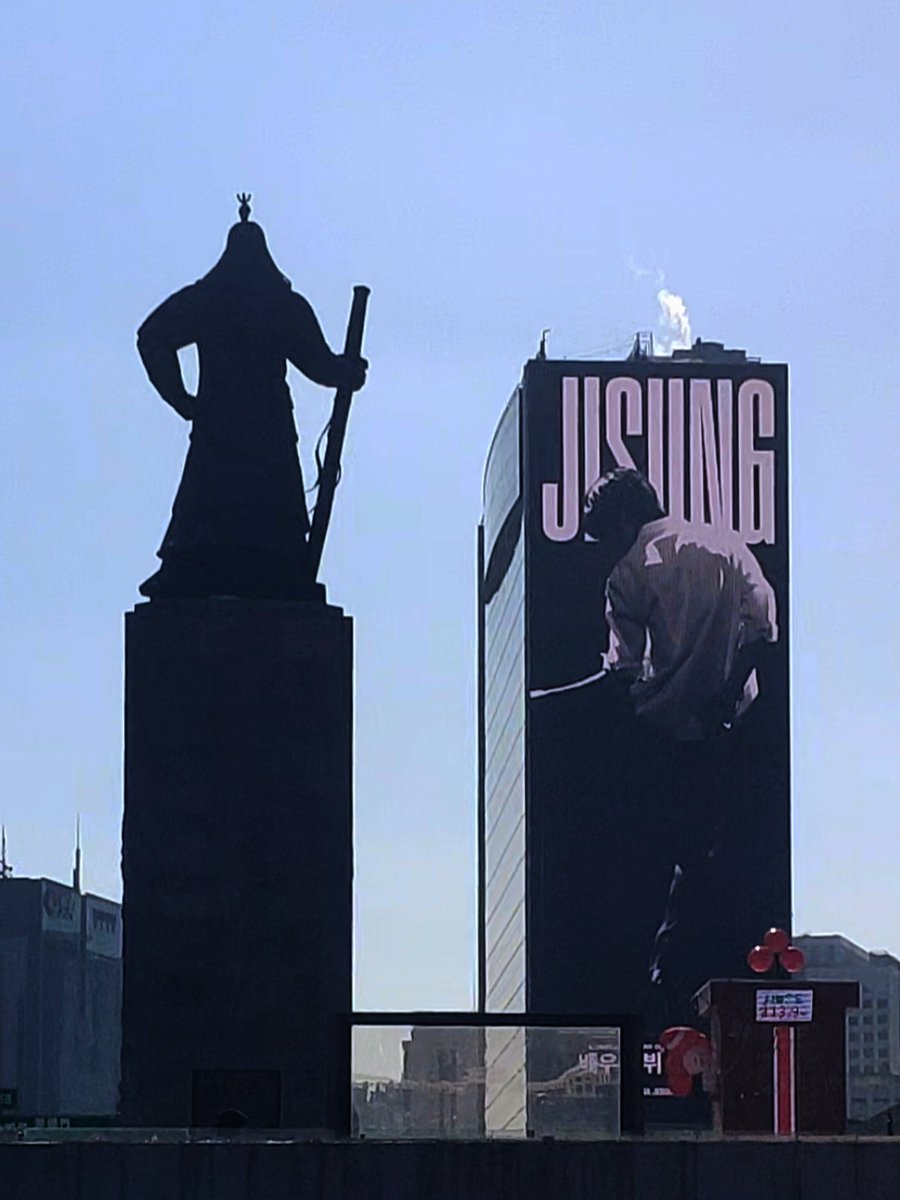 jisunqpawrk's tweet image. damn king shit 🧎🏻‍♀️