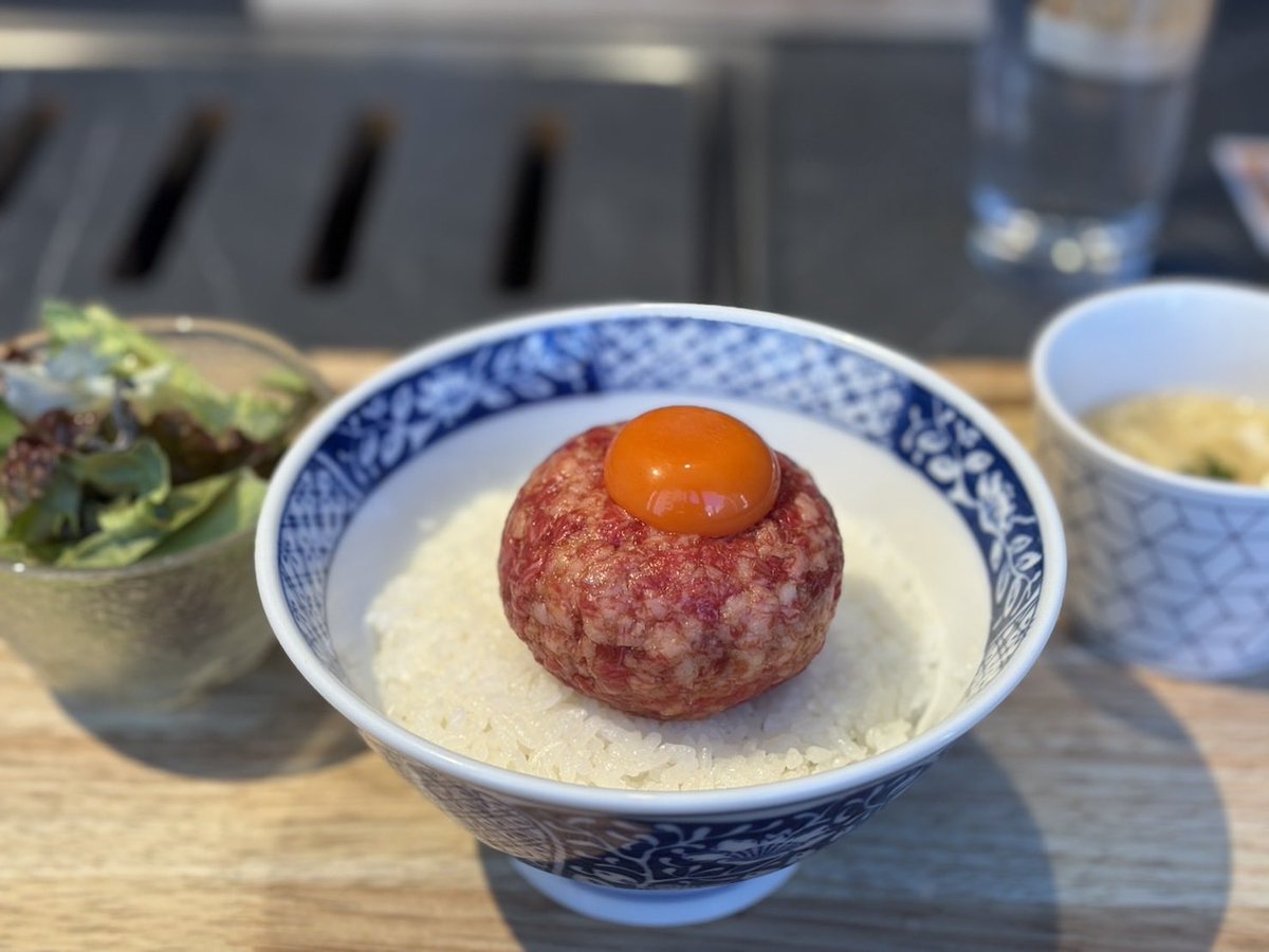 仕事休んで奥さんとデート🫶
築地行って六本木〜

平日なのに人多すぎやー😭
ご飯食べて奥さんのお買い物🛍
 #奥さん
 #デート
 #限定20食のユッケ丼
 #量少ないわ