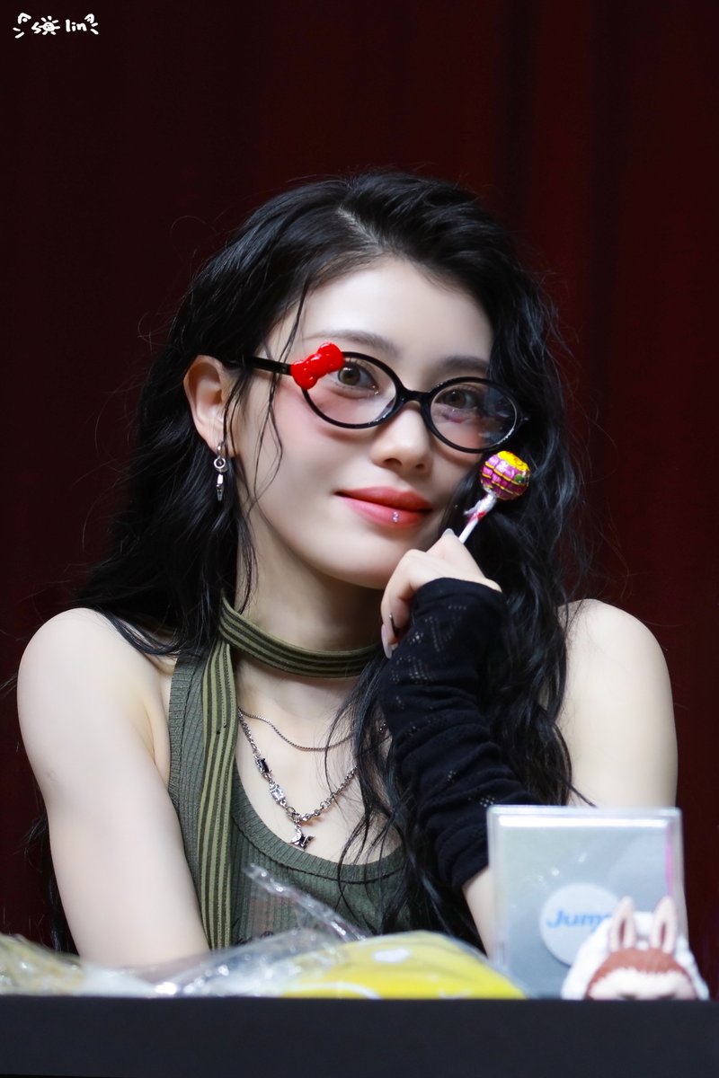 solin1112's tweet image. 250822

🎀👓

#케플러 #샤오팅 #션샤오팅
#Kep1er #XIAOTING
#沈小婷 #シャオティン