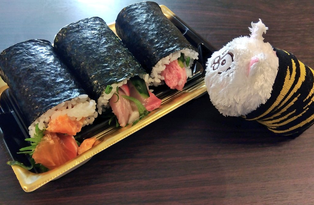 きょーはせつぶんチワ👹
💗ごーほーてきにまきずしがたべられるひチワな😋🍣
🤗(いつもは違法だったんだ……)