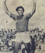 المفقود هو الصديق الغالي الكابتن #عبدالله_بن_عمر نجم #الهلال الكبير وهدافه (سابقاً) منذ 1385هـ حتى 1395هـ . (1965-1975م) 
وأطلق عليه الاستاذ الكبير #عثمان_العمير قبل 59 عاماً  لقب ( العبيط) بعدما سجل هدفين رائعين بمرمى #النصر  أخرجته من كأس الملك في موسم 1388هـ ( 1968م )
🤲🏻أسال