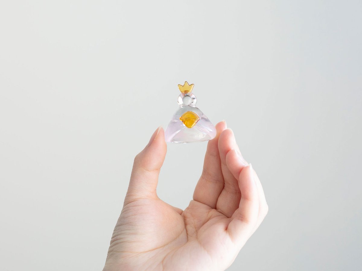 ひとつひとつ手づくりされた、手のひらサイズのガラスの季節飾りをご紹介します.。.:*・゜

ひな飾りは、一般的に立春（2026年は2月4日）から2月中旬頃までに飾るのが良いとされ、特に縁起がよく、お祝いごとに相応しい大安や友引は雛人形を飾るのにおすすめです。