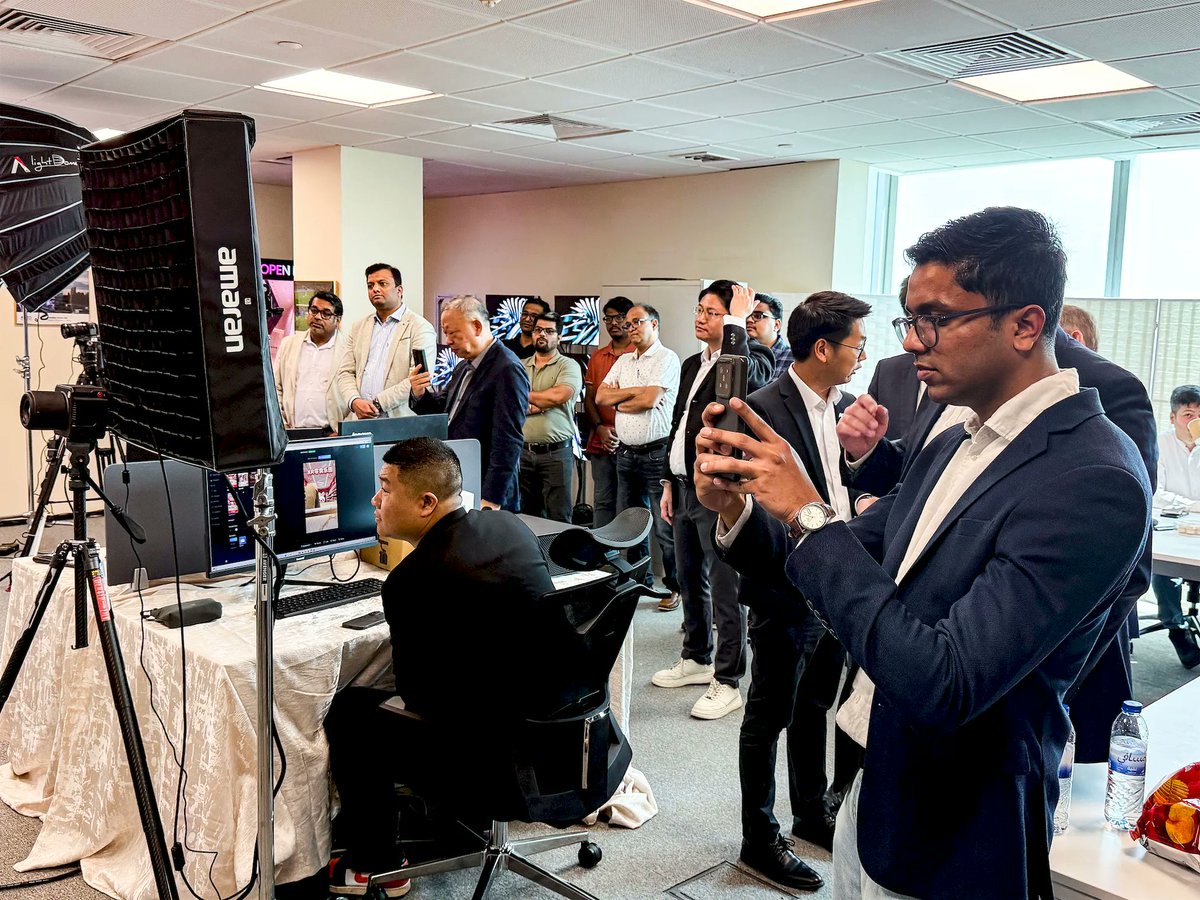 AOTOElectronics's tweet photo. 🚀 Just launched in Dubai:

AOTO debuts two AI+XR virtual production solutions—MetaBox 4KK for pro filmmaking, and MetaBox Studio for creator-friendly setups.

 https://t.co/dhTpOWW12H

#AOTO #MetaBox #VirtualProduction #AI #XR #Dubai #ContentCreation https://t.co/WtjPBV60GB