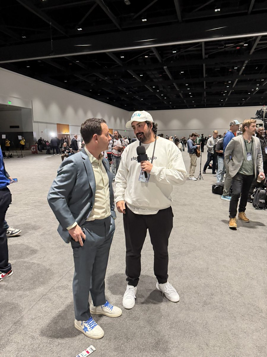 davidhondal_'s tweet image. Night 1 in the books 🏈 

WHAT A NIGHT IT WAS - Videos coming 🔜 

@TranquiloSports @TheDiveBarPod 

#SuperBowl  #mediarow #nfl #Patriots #Seahawks 

@RapSheet @_willcompton @jaxon_smith1