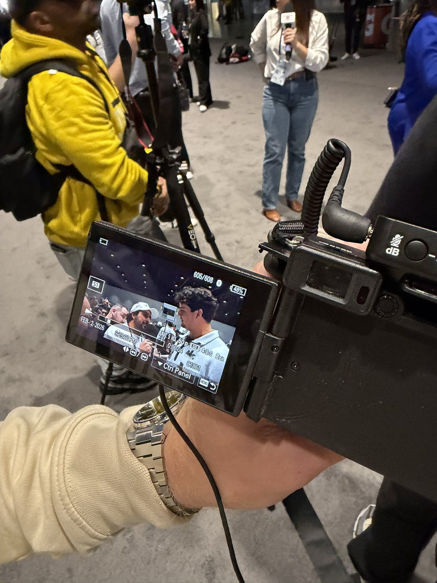 davidhondal_'s tweet image. Night 1 in the books 🏈 

WHAT A NIGHT IT WAS - Videos coming 🔜 

@TranquiloSports @TheDiveBarPod 

#SuperBowl  #mediarow #nfl #Patriots #Seahawks 

@RapSheet @_willcompton @jaxon_smith1