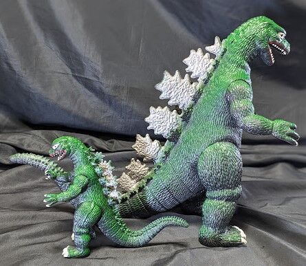 □ゴジラ大 高32/奥39（cm） □ゴジラ小 高16/奥19 インペリアル社