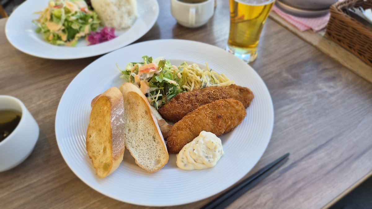 万世橋のカフェで中央線見ながらランチ🍴
昼Ʊ"~ʓ🍺