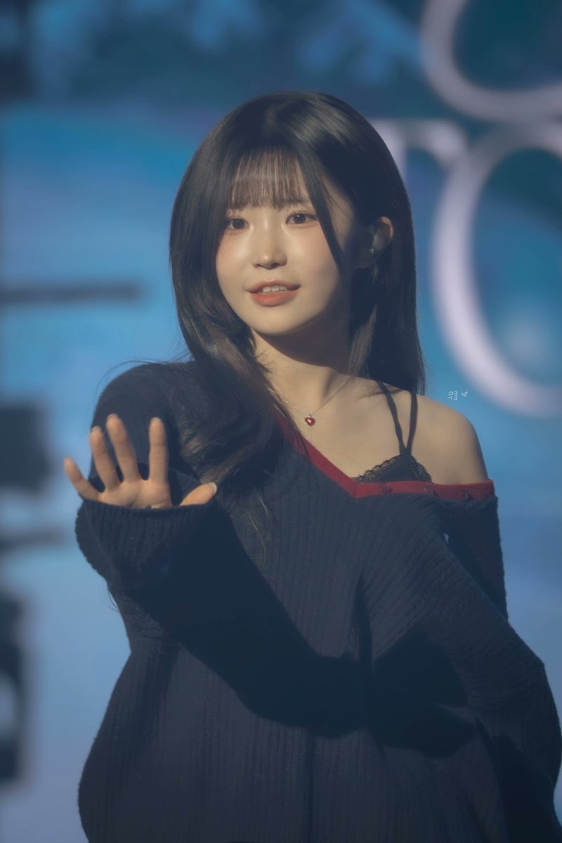 Kooo999koo's tweet image. 260201                 

😊

#fromis_9 #프로미스나인 #송하영