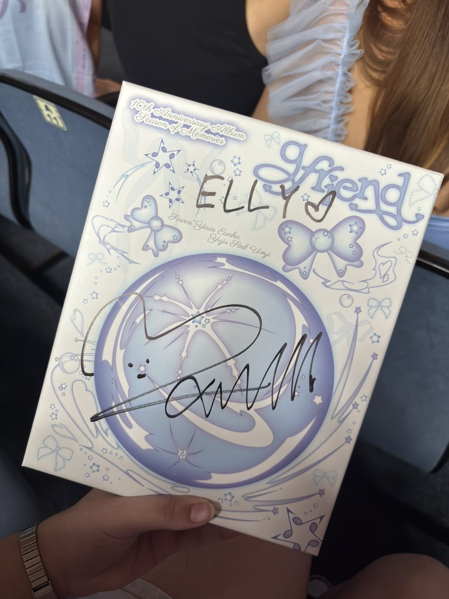 nochumji's tweet photo. ela me chamou de FOFA, disse que percebeu que eu tava nervosa e que agradecia pelo meu carinho e FEZ CORAÇÃO NA MINHA BOCHECHA NA HORA DA FOTO!!!!!!!!!! eu venci na vida 😭 te amo, yerin!

#예린_포르투알레그리 #예린아_우린_보고싶을거야 #YerinInPOA
THANK YOU FOR COMING, YERIN! https://t.co/iLtqEjKTCk