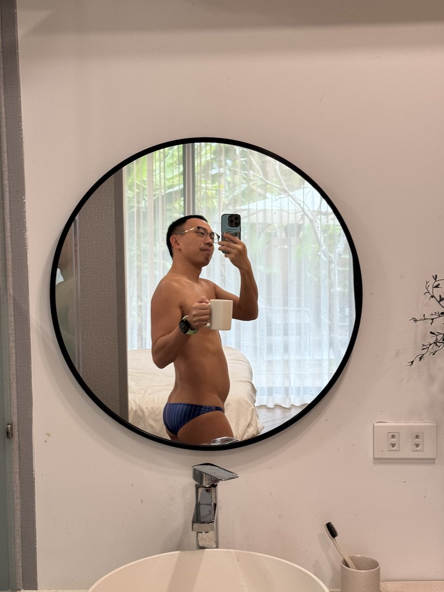 這房間的鏡子及投影機麥可很喜歡，還有2日就離開了！

#底底530
#ticwithme
#內褲控