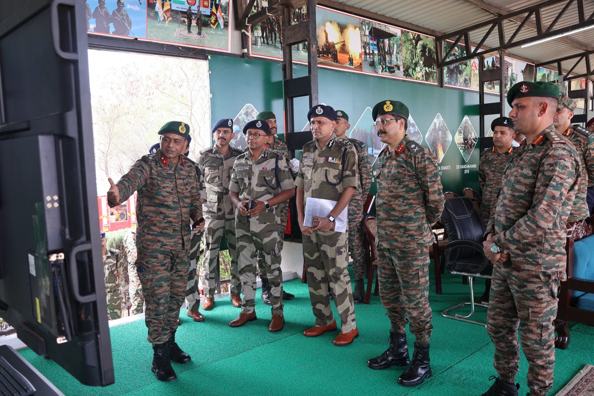 CISFWest's tweet photo. After #CapsuleTraining on #CounterTerrorism & #QRTSkillEnhancement @ #AundhMilitaryStation Pune,Joint Mock Drill was conducted with #CISF #IndianArmy #ForceOne #StatePolice #ATS #BDDS #FireDept #NDMA. An #AMAR demo by CISF was attended by ADG (South),IG (WS) & DIG (WZ-1)@CISFHQrs https://t.co/DGLITEIIPN
