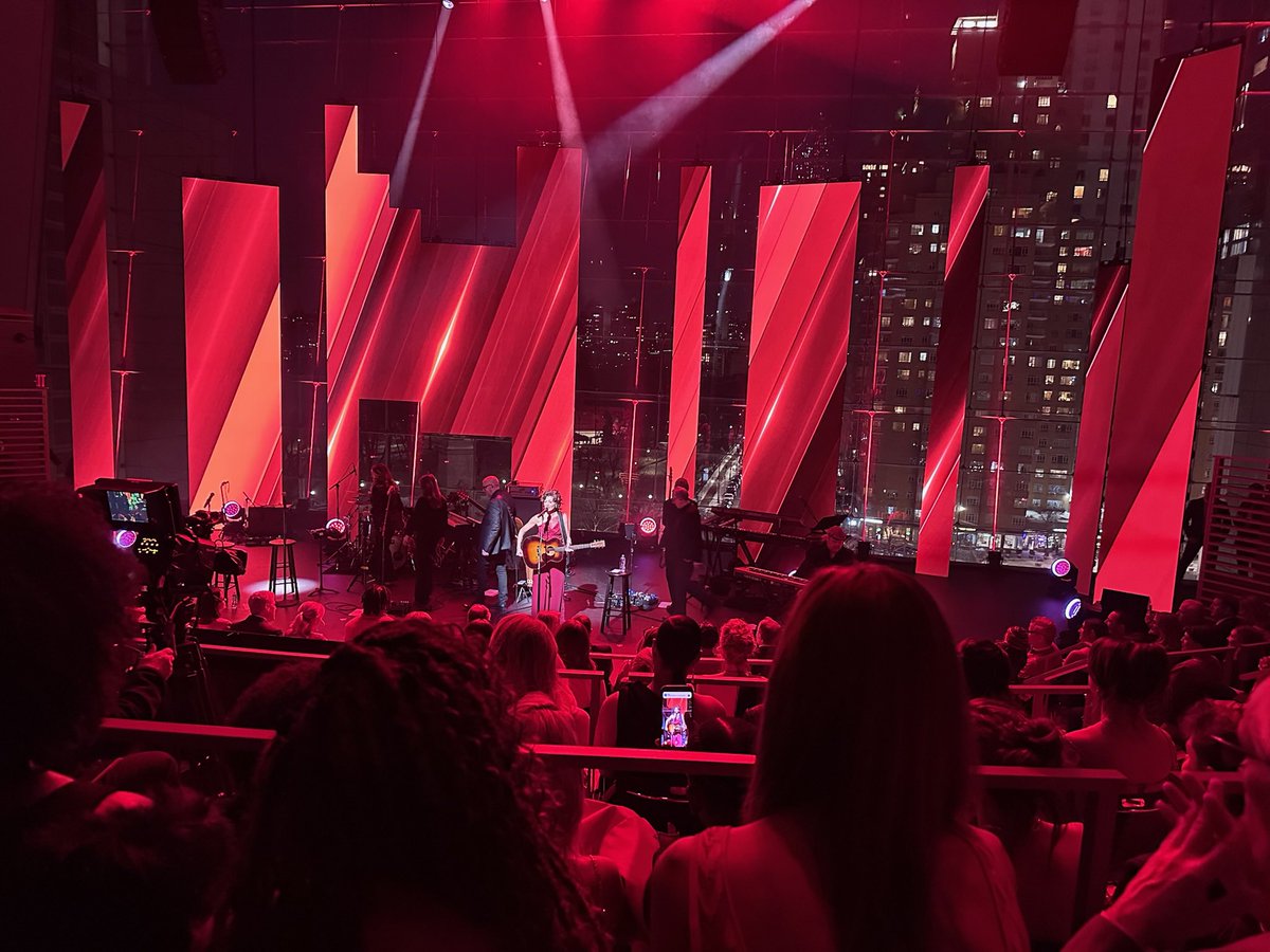 poisonedheart77's tweet photo. What a remarkable night. Hearing the stories & melodies from @amygrant & @NicoleScherzy the #RedDressCollection was amazing❣️ Thank you again @American_Heart @GoRedForWomen This #HeartMonth is going to be unforgettable❣️ We are a #NationOfLifesavers & we will help more #GoRedForWomen @tiltify @Twitch