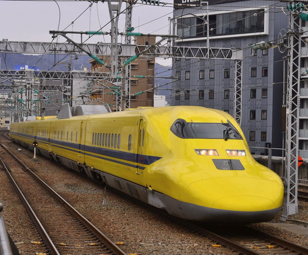 今日の広島駅でドクターイエローこだま検測撮りました。一眼レフでの撮影。T-5編成。後何回撮れるかな？