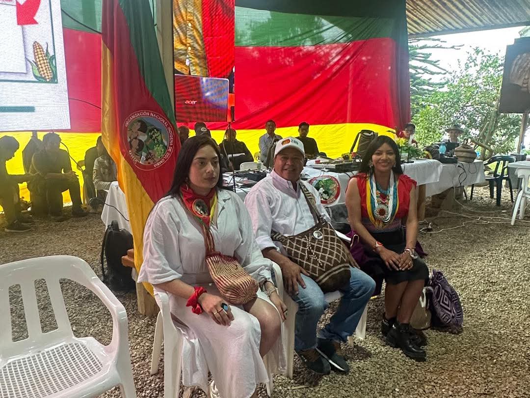 ¡UNIDAD POR NUESTRO MANDATO ANCESTRAL! ✊🏽🌽

Tras un profundo análisis del contexto político nacional, el Ejecutivo Nacional del <a href="/MovimientoMAIS/">Movimiento MAIS</a> y el Gobierno Mayor de la <a href="/MacroOnic24701/">ONIC Macro Amazonia</a>, en cabeza de nuestro Consejero Mayor <a href="/RoselinoJ79641/">Rosalino Guarupe Joropa</a>, han emitido una directriz clara y