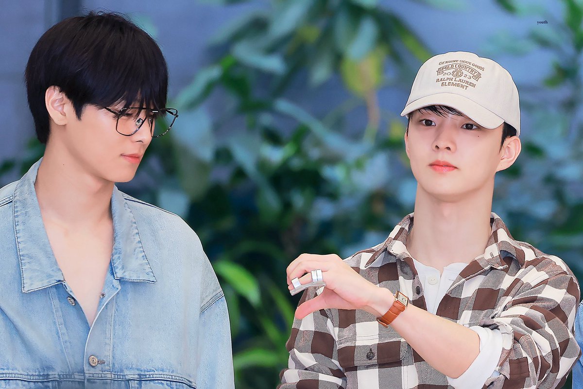 Miljacity's tweet photo. LJY은 언제부턴가 자기 안에 JCM을 이해한거같음
JCM 너도 회피그만하고 그냥 네 안에 LJY을 받아들여 https://t.co/1WWB6xMVoW