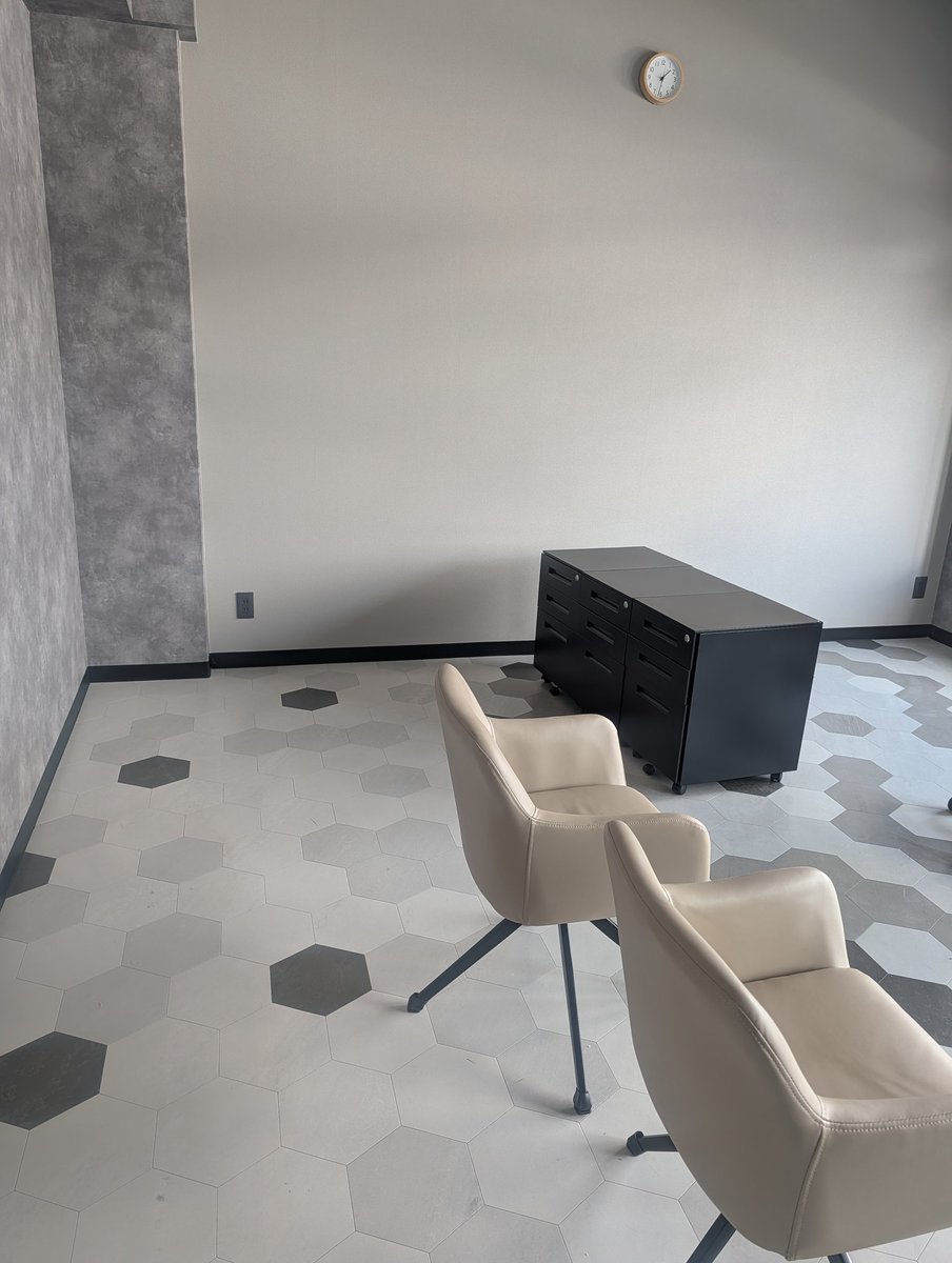 オフィス増床につき搬入&amp;構築中