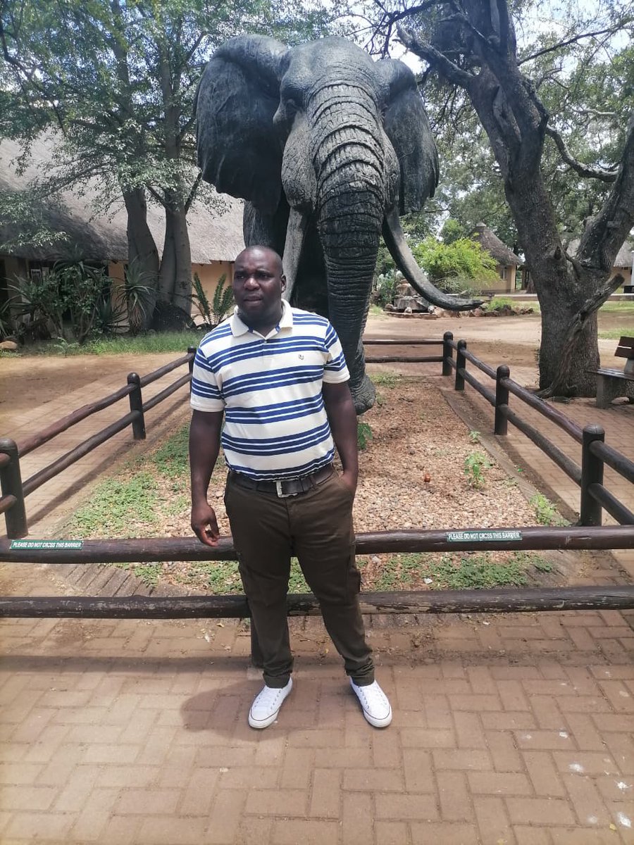 phaphamamlfm's tweet image. Papi jaha ra Oupa Nkonwana eNkambako u vangamisa siku ra Mhani Rosinah Nkonwana eNkambako ka Maweni #Rivangamisi @Munghana @Djbrianrikhotso @ConnyMikateko na @Djsoulcrusher #PhaphamanaMunghana #HaNdlandlamuka