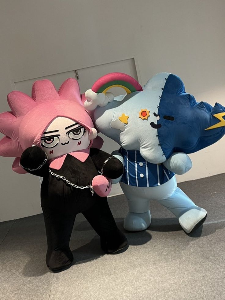 MayTae1998's tweet image. Happy Birthday to our twins. Let's grow up together and make memories together. May you receive lots of love from your grandparents and moms. Please support your two dads to have lots of movement.

#SMYLE #NEONA
#SkyNani #สกายนานิ
#SMYLENEONA1ขวบแล้วจ้า