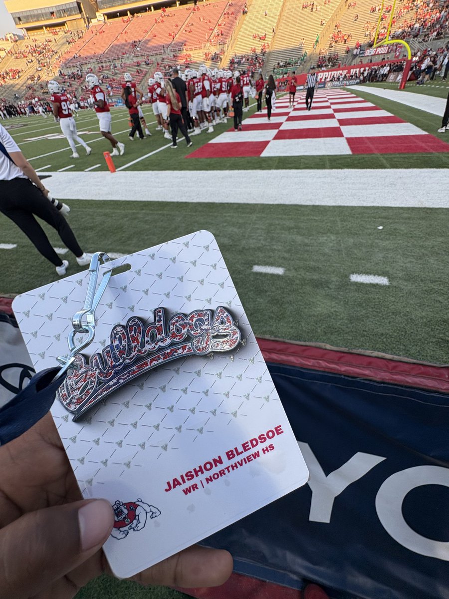 Thankful for every coach who showed interest this year— every visit and conversation meant something.

Extremely Under-recruited right now,but not underworked. JUCO next to develop and prove I belong.

Before final decisions are made… turn on the film.
Recruitment still OPEN. 🏈