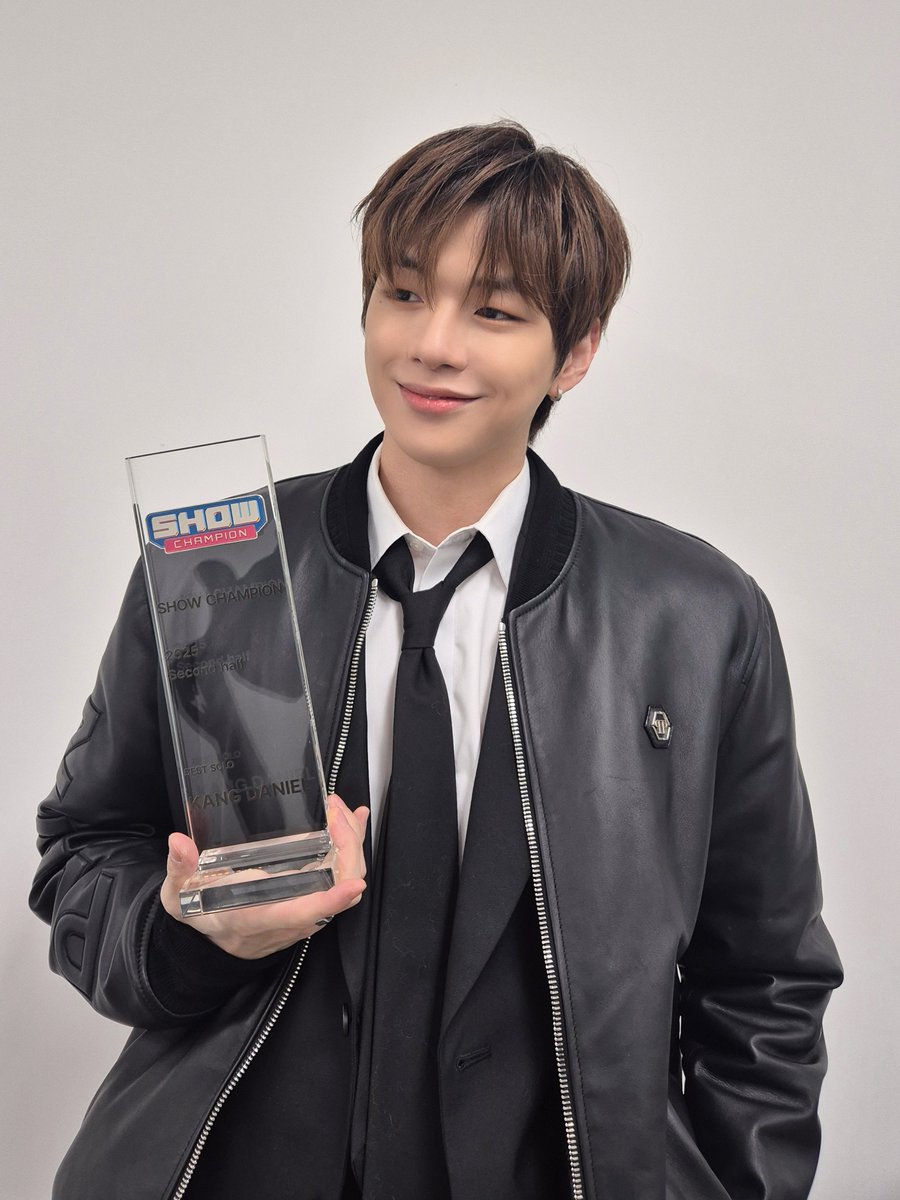 𝗦𝗵𝗼𝘄 𝗖𝗵𝗮𝗺𝗽𝗶𝗼𝗻 𝘀𝗲𝗰𝗼𝗻𝗱 𝗵𝗮𝗹𝗳 𝗼𝗳 𝟮𝟬𝟮𝟱

[#쇼챔피언] 2025 하반기 결산

💜BEST SOLO
💜혼자서도 존재감을 드러낸 최고의 솔로 아티스트는?

🎀 #KANGDANIEL #강다니엘

🎥수상 소감과 무대는 아래에서 확인!
youtu.be/yhV2zm0hEsE?si…