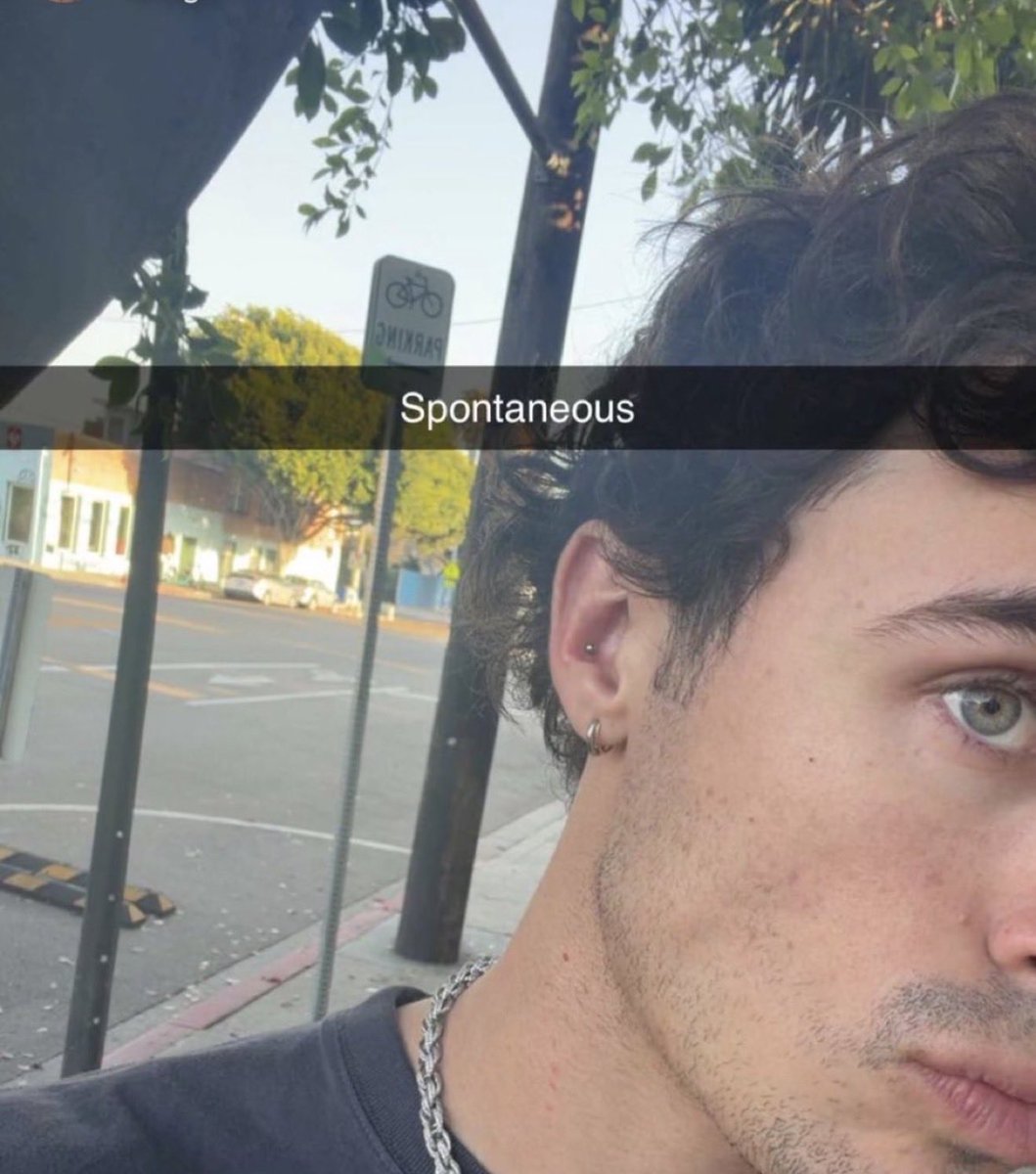 Soft_static23's tweet image. The way I’ve been wanting this piercing because I feel like my ears r too close to my head and you can’t see my reg ear piercings. He beat me to it fr💀