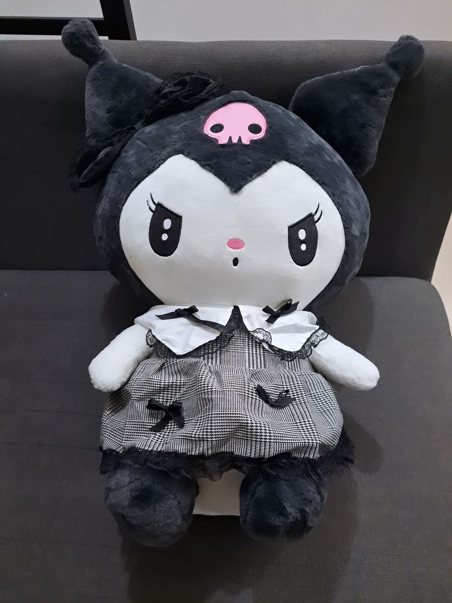 moonlyrap's tweet photo. Recibiendo el año en la Piedad🖤
Con Kuromi nueva 🥹
Los amo 🤍 https://t.co/RORBPbErZ5