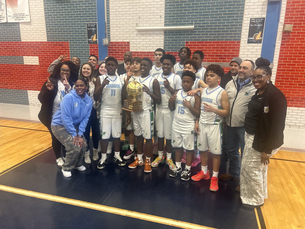 rellcooki's tweet photo. ruly blessed to be apart of this team to win games n to be a family i will miss all of yall  god bless evb to the coaches to the plates blessed to mark history n just to be apart of a family like this one love yall go 🦅 for life  AGTG ‼️ https://t.co/M07N5RVOJK