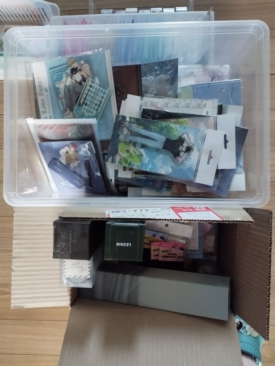 I'm quitting collecting Bl  arcylic stand anyone interested dm me.