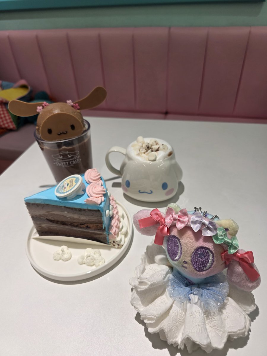 1일에는 도쿄돔 뒷풀이겸 생카방문
어제도 따님과 외출했더니 피곤
태현생일주간 바쁘게♡ 딸이 금손으로 생카에서 바쿠백 카라비너등 뽑아줌💚
태현이 생일축하해🎂