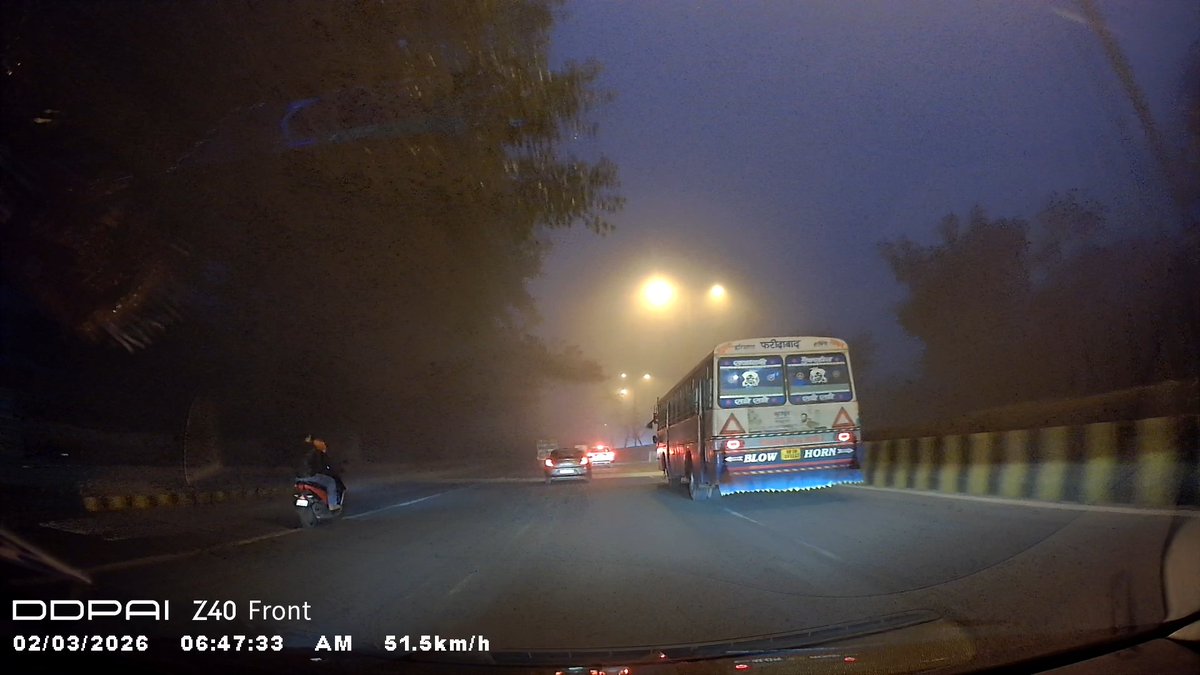 motordave2's tweet image. #Delhi 🚨⚠️ 

Haryana Roadways Bus with #aftermarket LED Flashers. 

Think about driving ahead of such vehicles…

@DriveSmart_IN @dabir @InfraEye @sss3amitg 
VC @amitsangwan1111