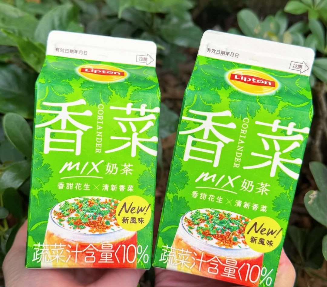 台湾ファミマから発売のパクチーミルクティー。しかもリプトン。リプトンの名誉は大丈夫なのか。誰か飲んでみて！

このパクチーブーム、どこから来たのか分かってない人がここにいます🙋