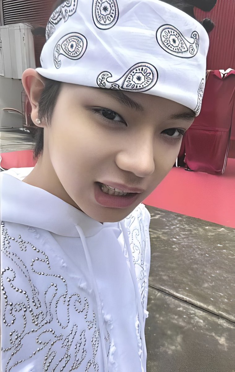 OHYULOOKS's tweet image. this ohyul photocard omg #OHYUL #LNGSHOT