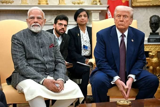 ट्रंप ने ट्रेड डील की घोषणा भी ‘मोदी की रिक्वेस्ट’ पर बताई।

कहा जा रहा है: अमेरिका के लिए 0% टैरिफ, कृषि बाजार खोलना, रूस से तेल बंद, अमेरिका से ज्यादा खरीद।

तो भारतीय उद्योग, किसान और ‘मेक इन इंडिया’ का क्या?

डील की शर्तें क्या हैं—देश को जवाब चाहिए।