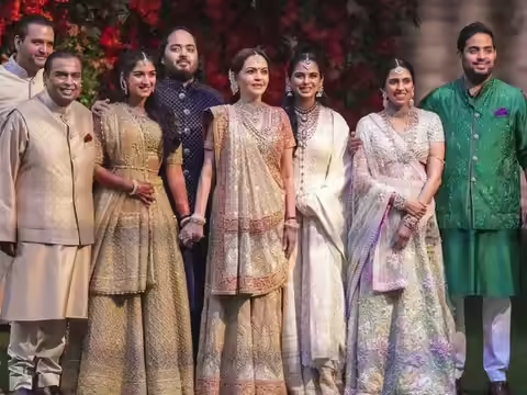 BusinessMe75158's tweet photo. Ambani family ki collective strength hi Reliance Industries ki asli power hai, jahan multiple generations milkar vision, unity aur long-term leadership ki legacy bana rahe hain

#AmbaniFamily #Reliance #LeadershipLegacy #UnityInVision https://t.co/gQ5V7tYZvO