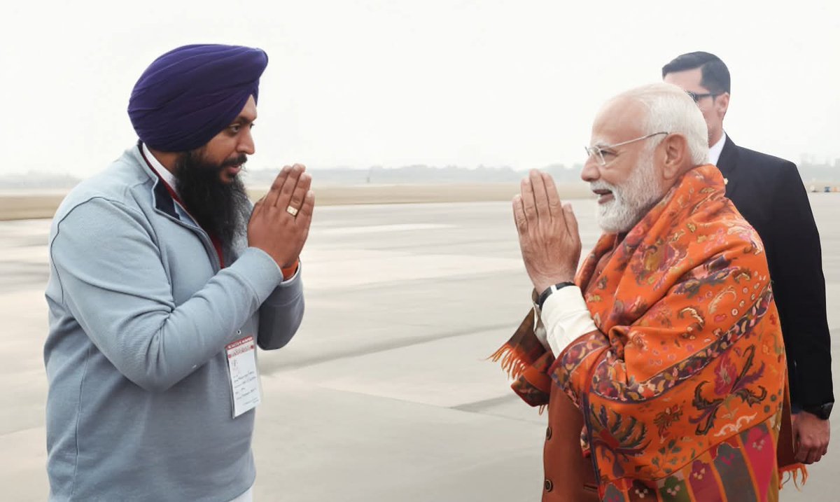 KanwarSTohra's tweet photo. ਵਾਹਿਗੁਰੂ ਜੀ ਕਾ ਖਾਲਸਾ ਵਾਹਿਗੁਰੂ ਜੀ ਕੀ ਫ਼ਤਿਹ - ਜੈ ਸ਼੍ਰੀ ਰਾਮ
A proud and emotional moment meeting Hon’ble PM Shri @narendramodi ji
Modi ji’s warmth and smile made the moment unforgettable - Jai Hind
#ModiIsTheBoss #BJP4HalkaAmloh #BJP4SriFatehgarhSahib #BJP4Punjab #BJP4India https://t.co/fx7ueXGpWi